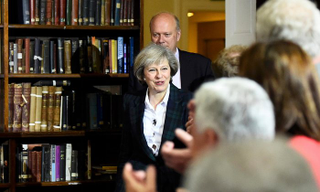 Illustration for article titled Britain Descends Into The Pit of Political Chaos - Friday Open Thread